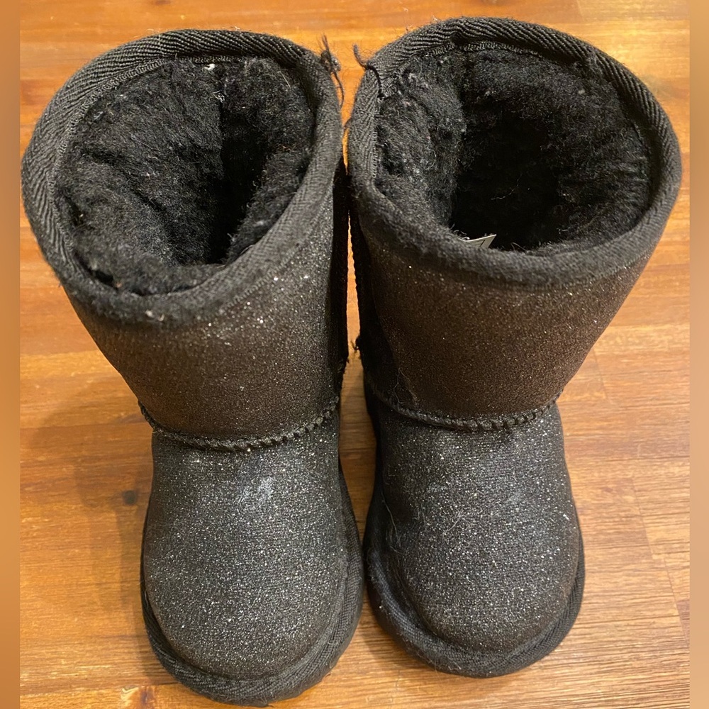 UGG Australia Toddler Glitter Classic Short II Boots, 6c, Black